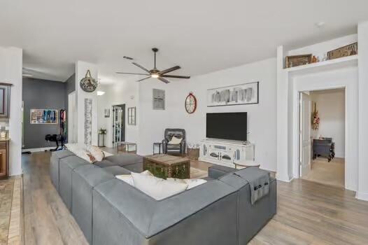 WINDMEADOWS - Residential