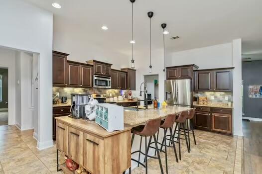WINDMEADOWS - Residential