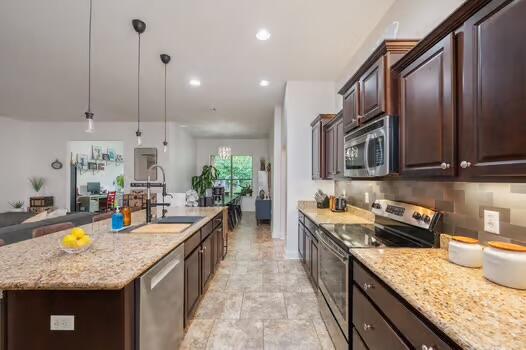 WINDMEADOWS - Residential