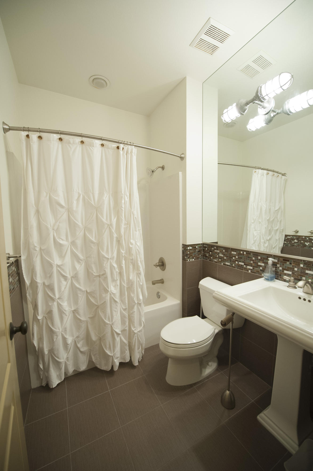 EMERALD LAKES PH 1 - Residential