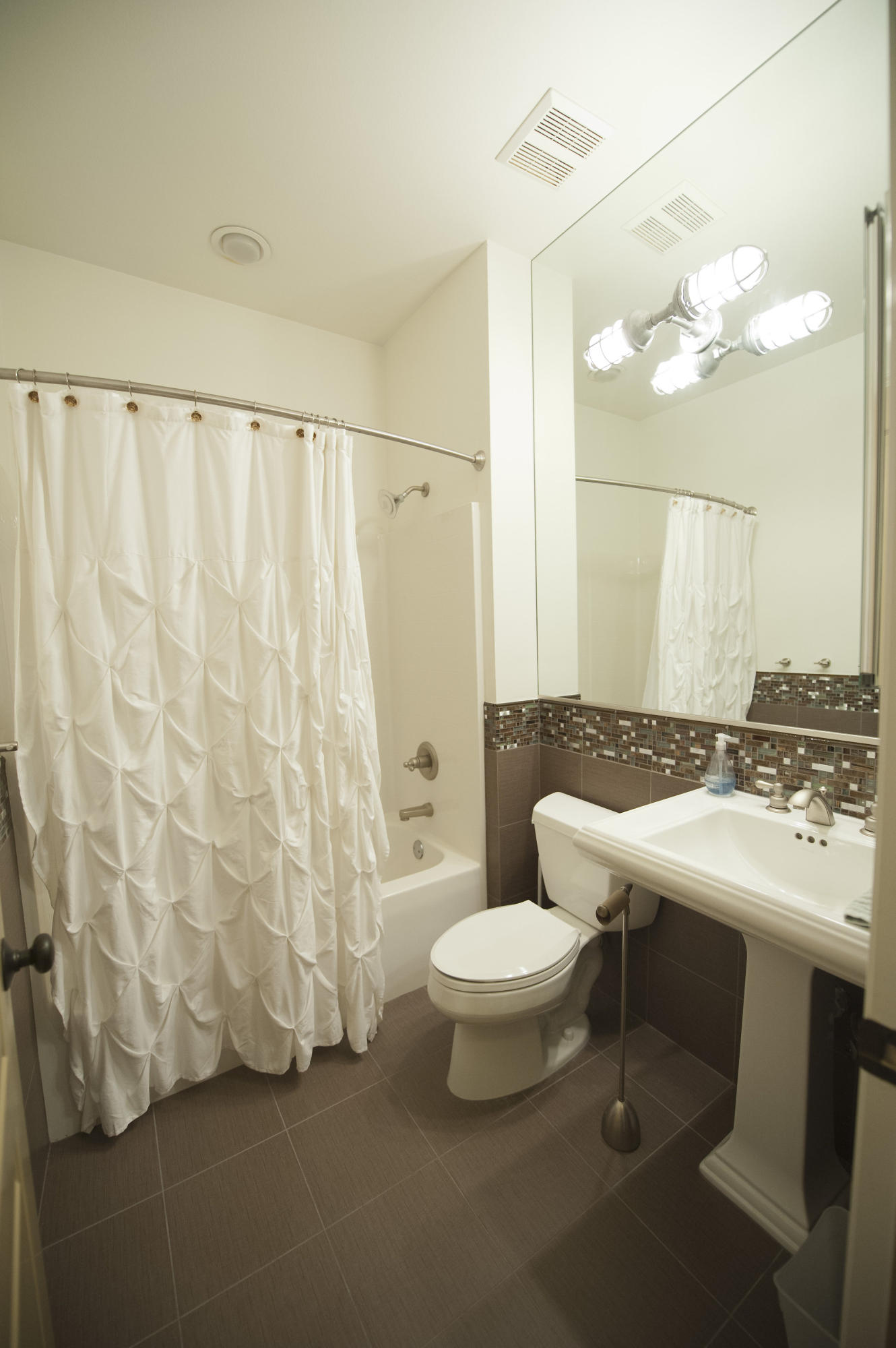 EMERALD LAKES PH 1 - Residential