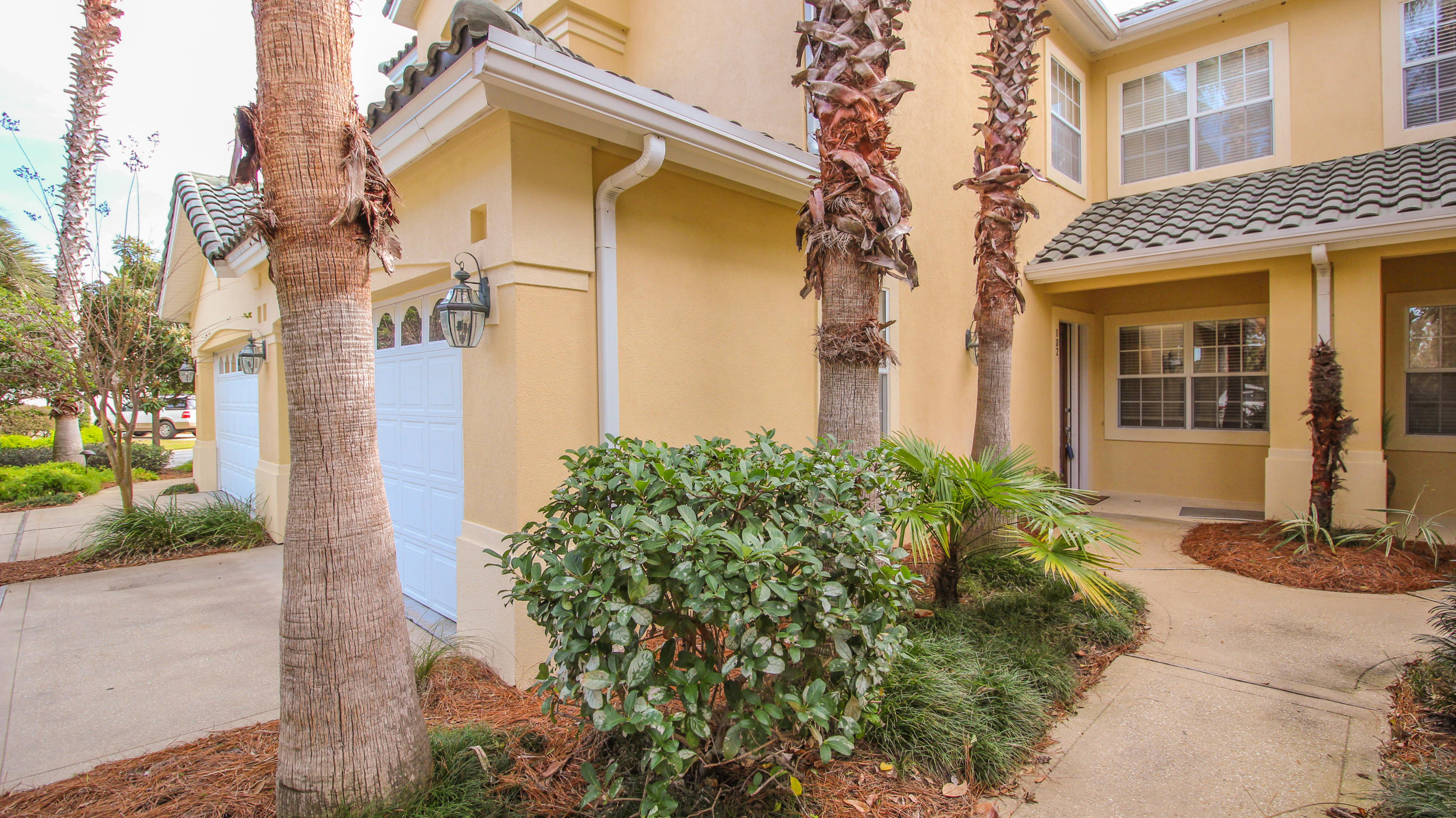 REGATTA BAY GOLF VILLAS - Residential Lease