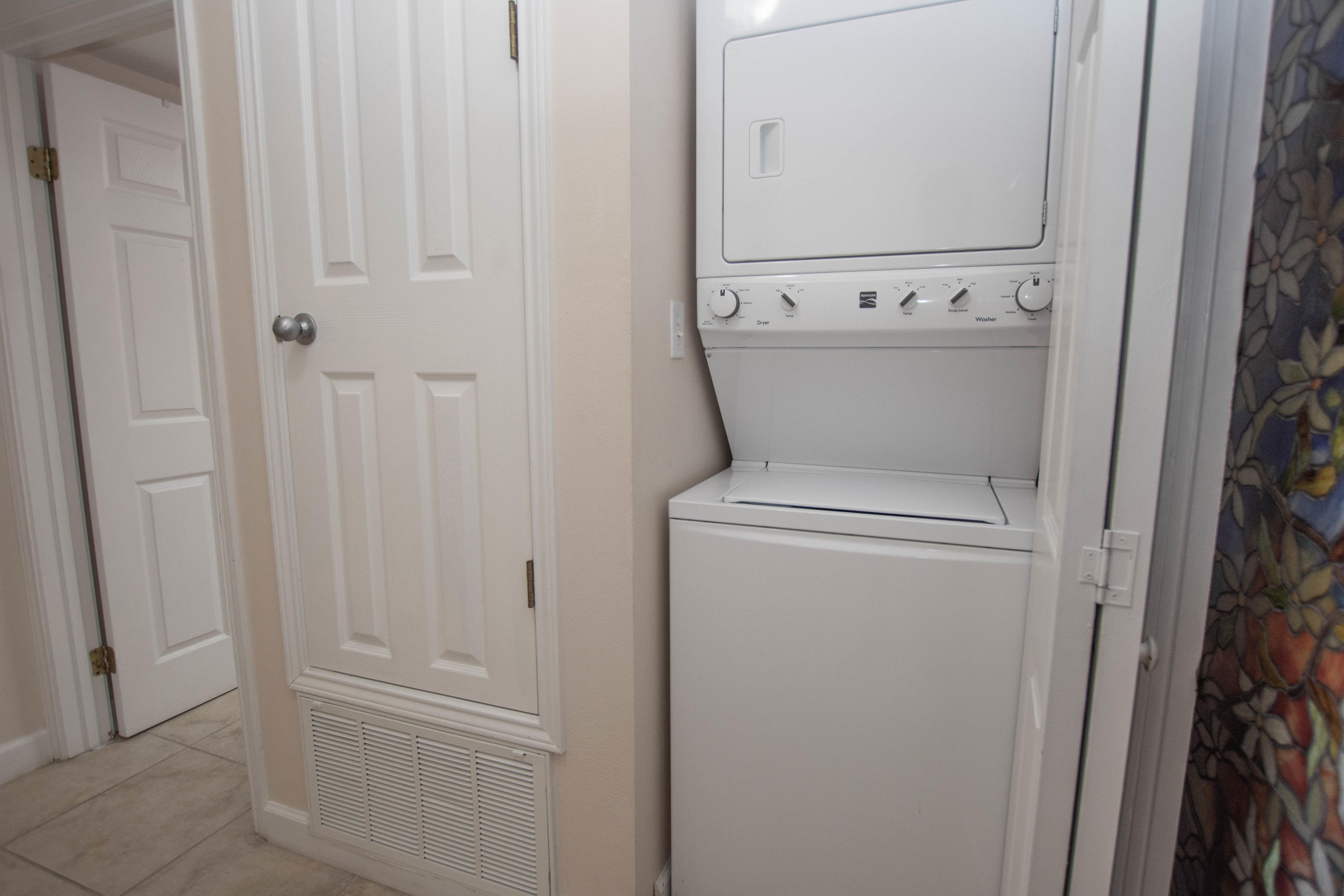 EMERALD TOWERS WEST CONDO - Residential