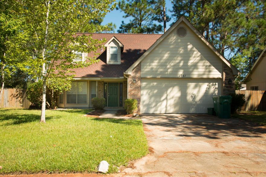 Great corner lot with fenced back yard on cul-de-sac. Ceramic tile, laminate and wood flooring throughout the home. Living room features a fireplace with carved mantle,kitchen is tiled and has a breakfast bar, white cabinetry and a large pantry. Separate dining room with Bay windows. Master suite is on the first floor featuring tiled floors, large walk-in closet, master bath with double vanity and jacuzzi tub. Second floor balcony overlooking the living room. 4 Bedrooms upstairs with wood flooring. 2 car garage with floored attic space. Conveniently located between Hurlburt Field AFB and Eglin AFB. Hurricane Michael Rental available for 6 months and a day or longer.