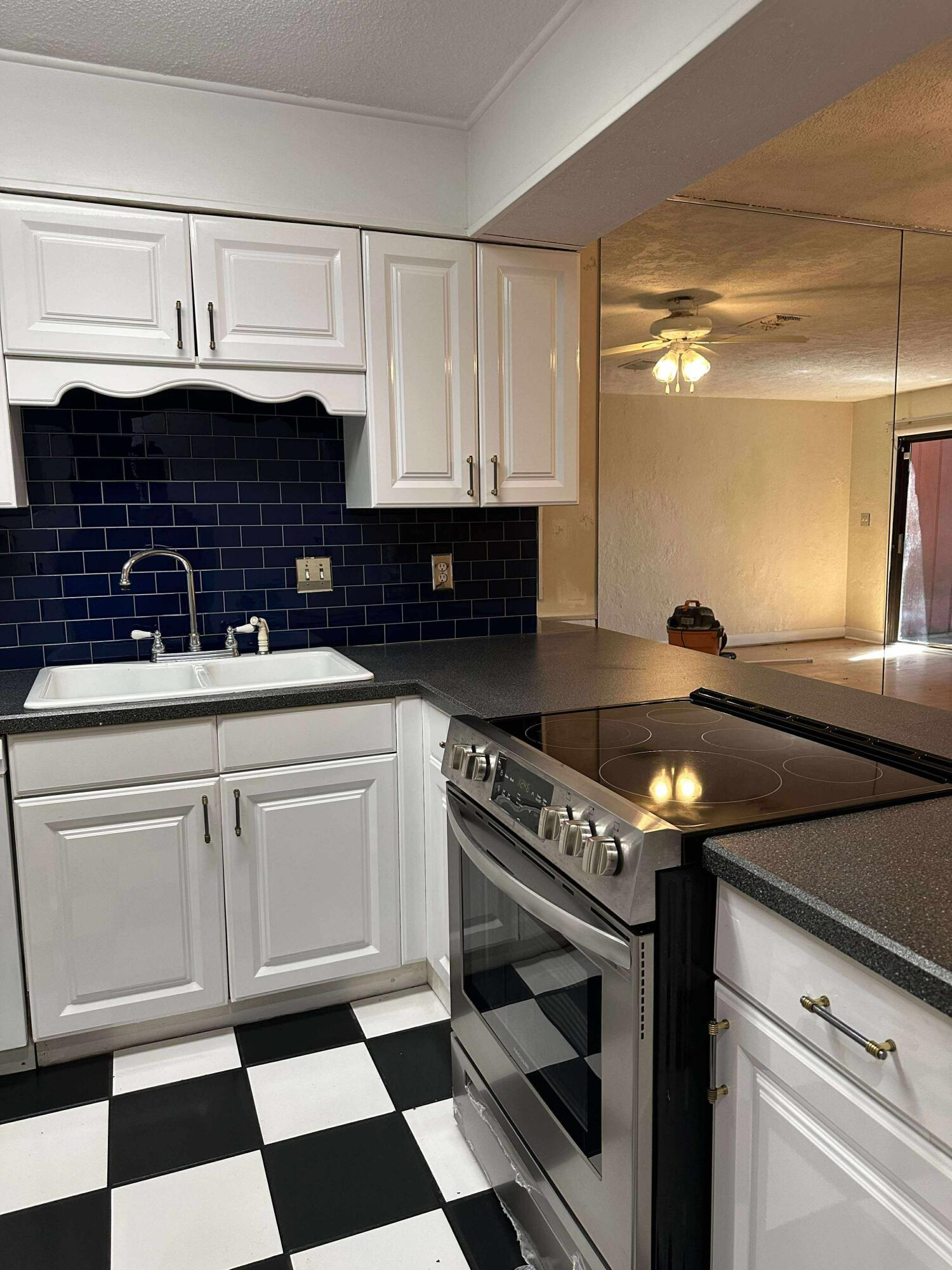 WOODHAM MANOR 1ST ADDN - Residential