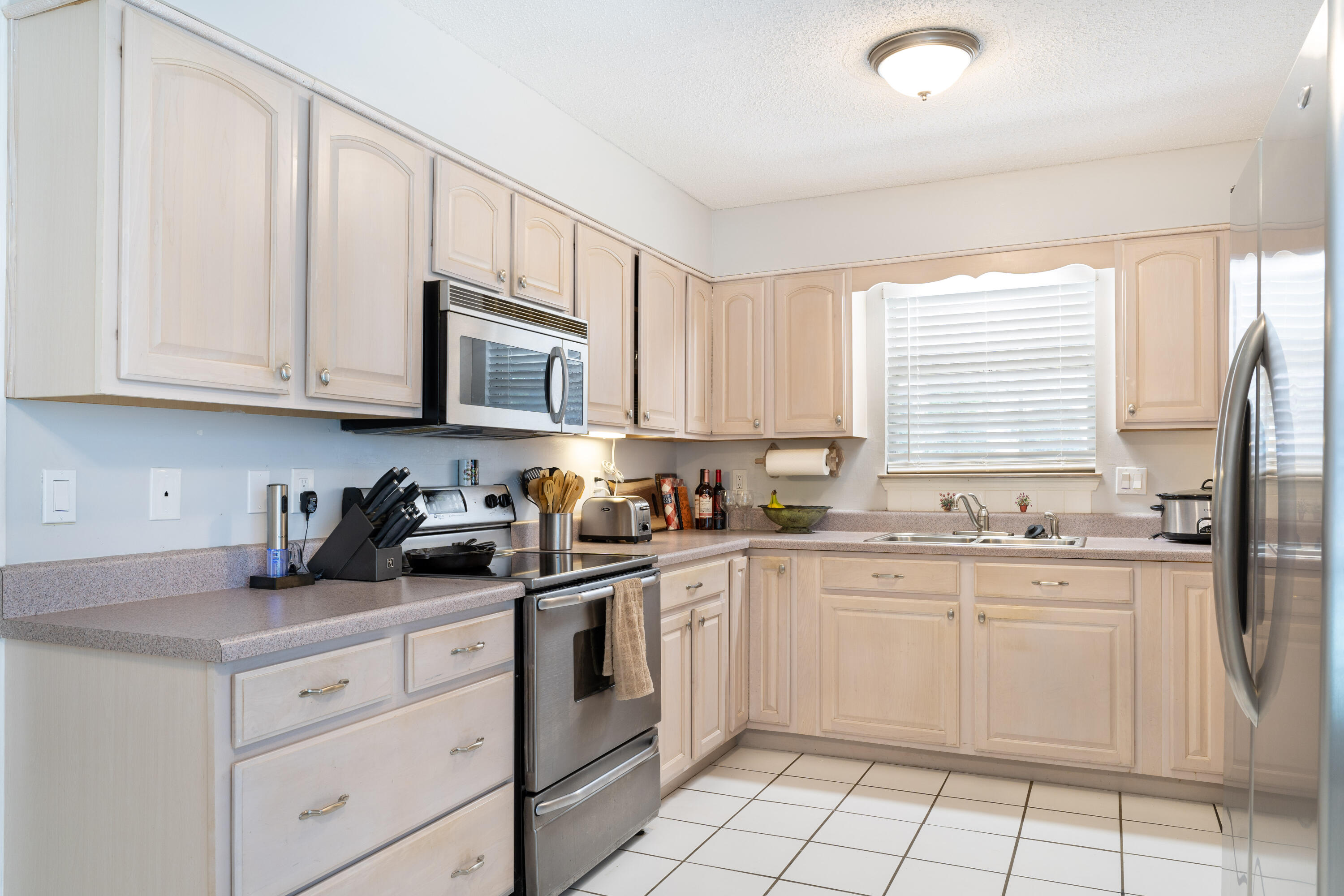 MARY ESTHER MANOR 1ST ADDN - Residential