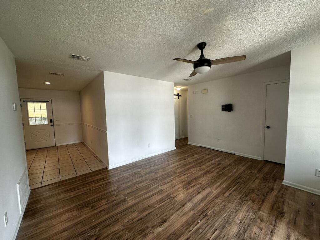 MORRIS ADD CRESTVIEW LOTS 10 TO 12 INC BLK 2 - Residential