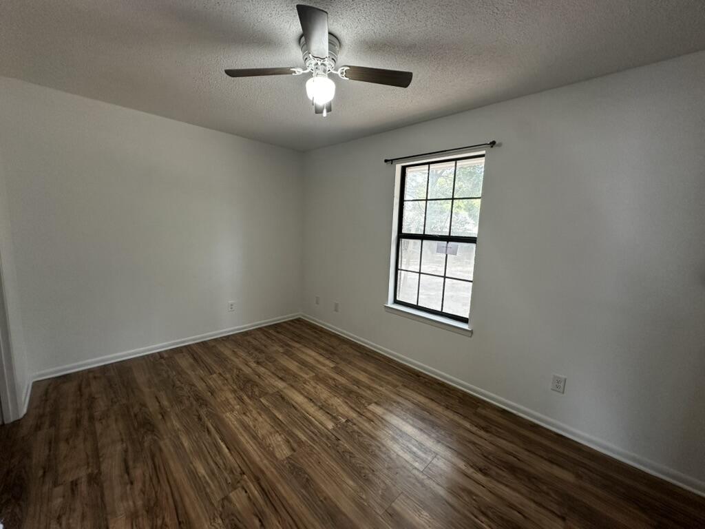 MORRIS ADD CRESTVIEW LOTS 10 TO 12 INC BLK 2 - Residential