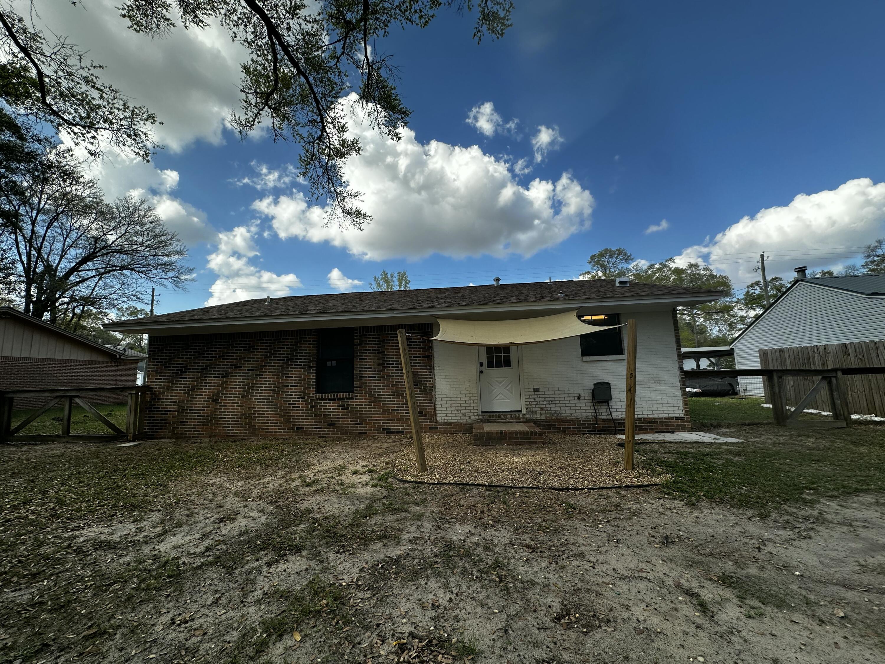 MORRIS ADD CRESTVIEW LOTS 10 TO 12 INC BLK 2 - Residential