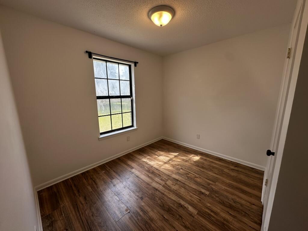 MORRIS ADD CRESTVIEW LOTS 10 TO 12 INC BLK 2 - Residential