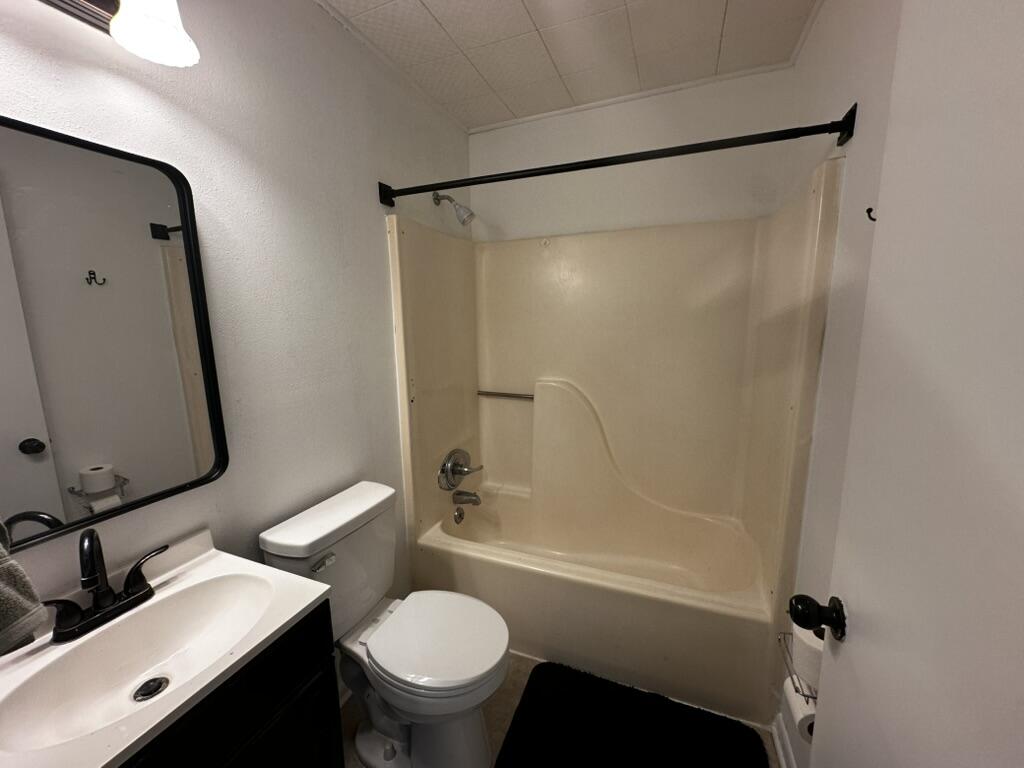 MORRIS ADD CRESTVIEW LOTS 10 TO 12 INC BLK 2 - Residential