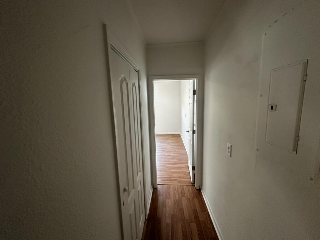 MORRIS ADD CRESTVIEW LOTS 10 TO 12 INC BLK 2 - Residential