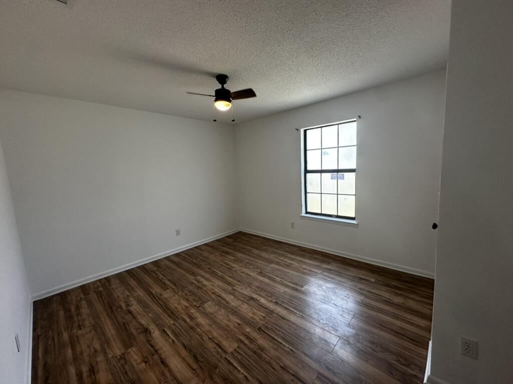 MORRIS ADD CRESTVIEW LOTS 10 TO 12 INC BLK 2 - Residential