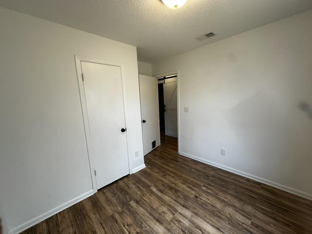 MORRIS ADD CRESTVIEW LOTS 10 TO 12 INC BLK 2 - Residential