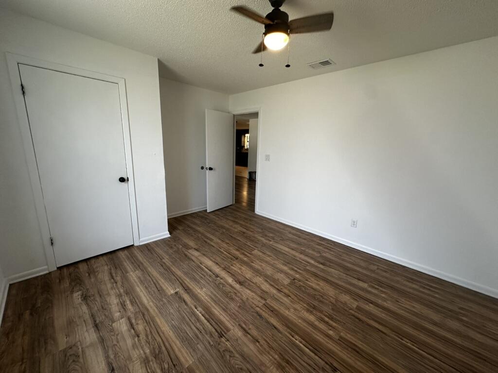 MORRIS ADD CRESTVIEW LOTS 10 TO 12 INC BLK 2 - Residential