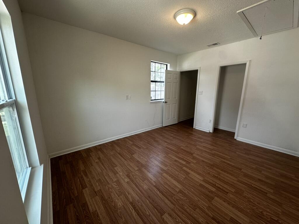 MORRIS ADD CRESTVIEW LOTS 10 TO 12 INC BLK 2 - Residential