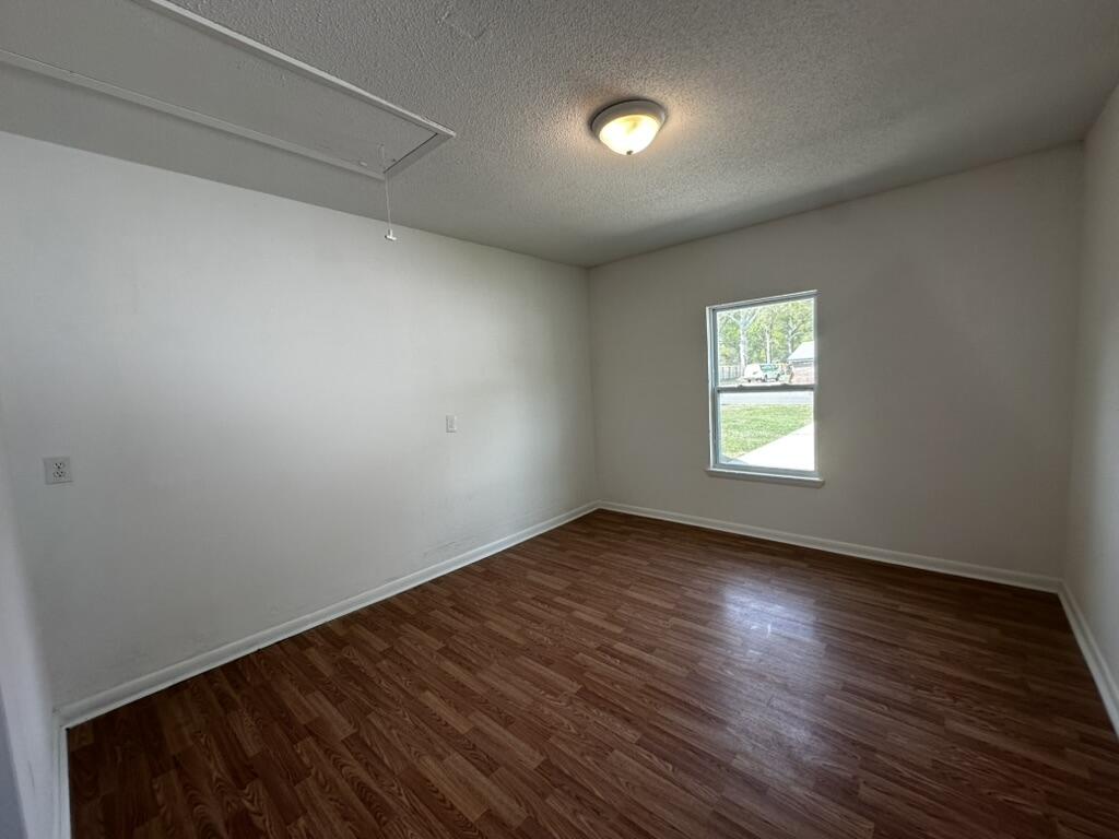 MORRIS ADD CRESTVIEW LOTS 10 TO 12 INC BLK 2 - Residential