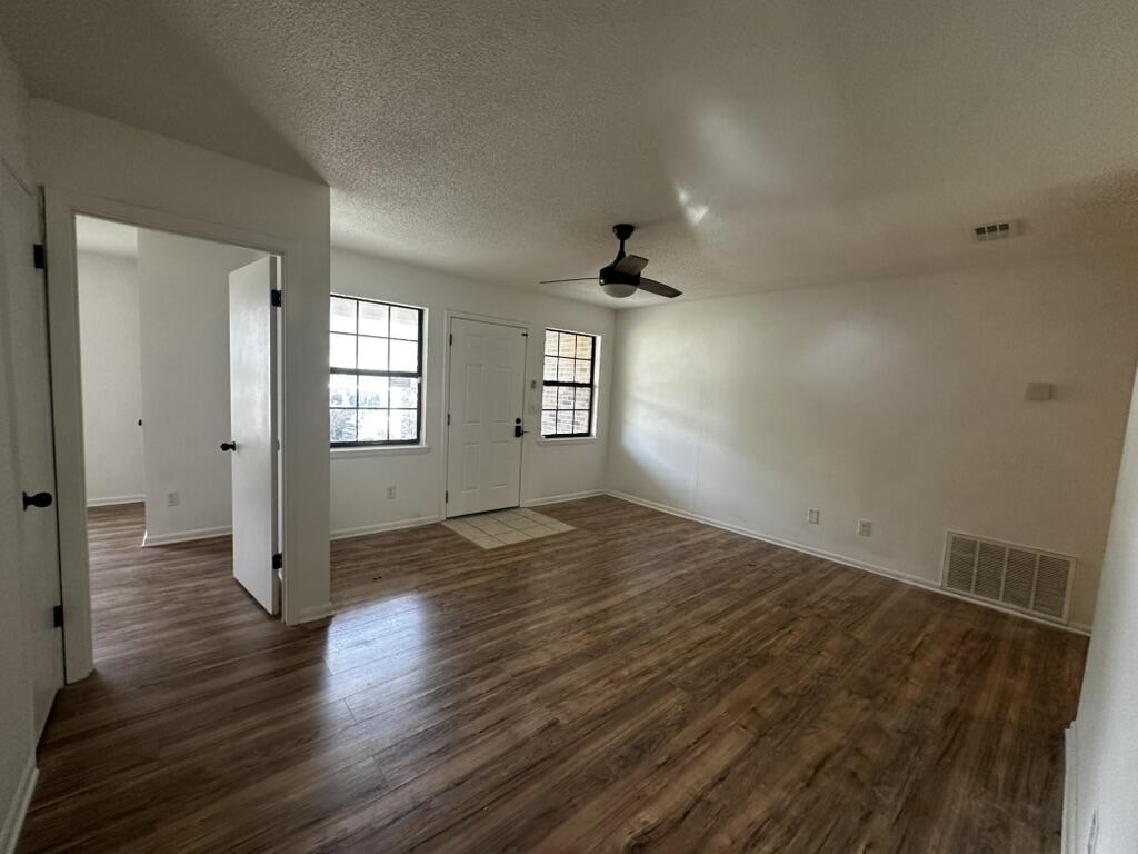 MORRIS ADD CRESTVIEW LOTS 10 TO 12 INC BLK 2 - Residential