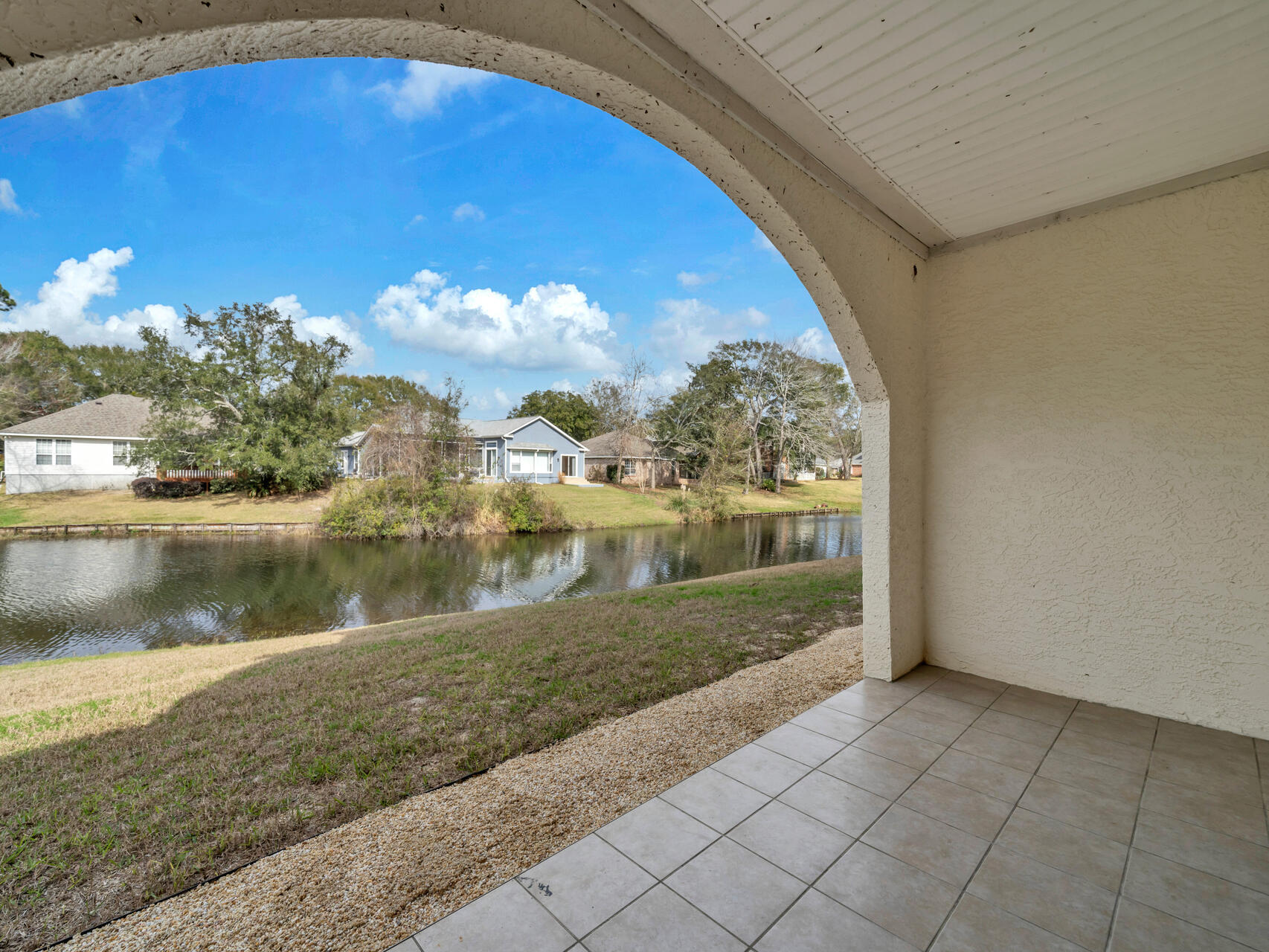 LAKESIDE CONDO AT BLUEWATER BAY - Residential