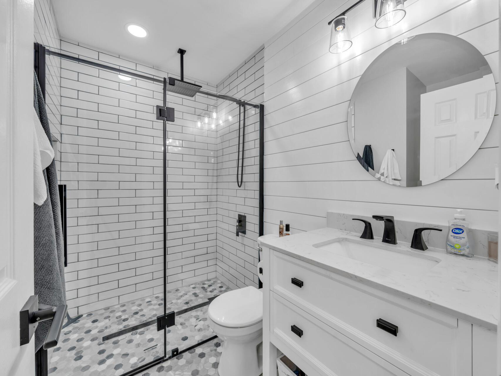 LAKESIDE CONDO AT BLUEWATER BAY - Residential