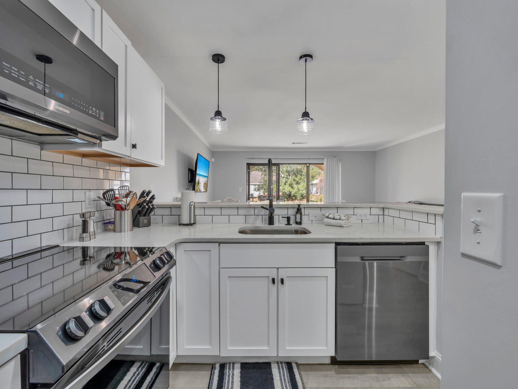 LAKESIDE CONDO AT BLUEWATER BAY - Residential