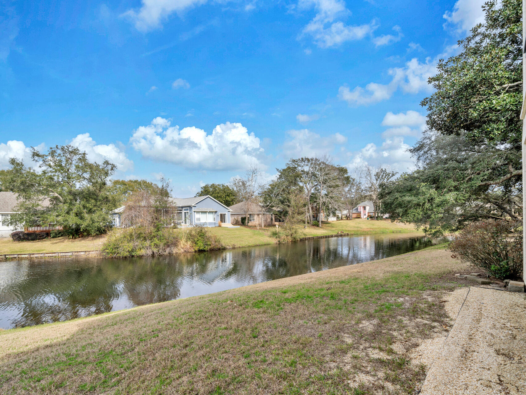LAKESIDE CONDO AT BLUEWATER BAY - Residential