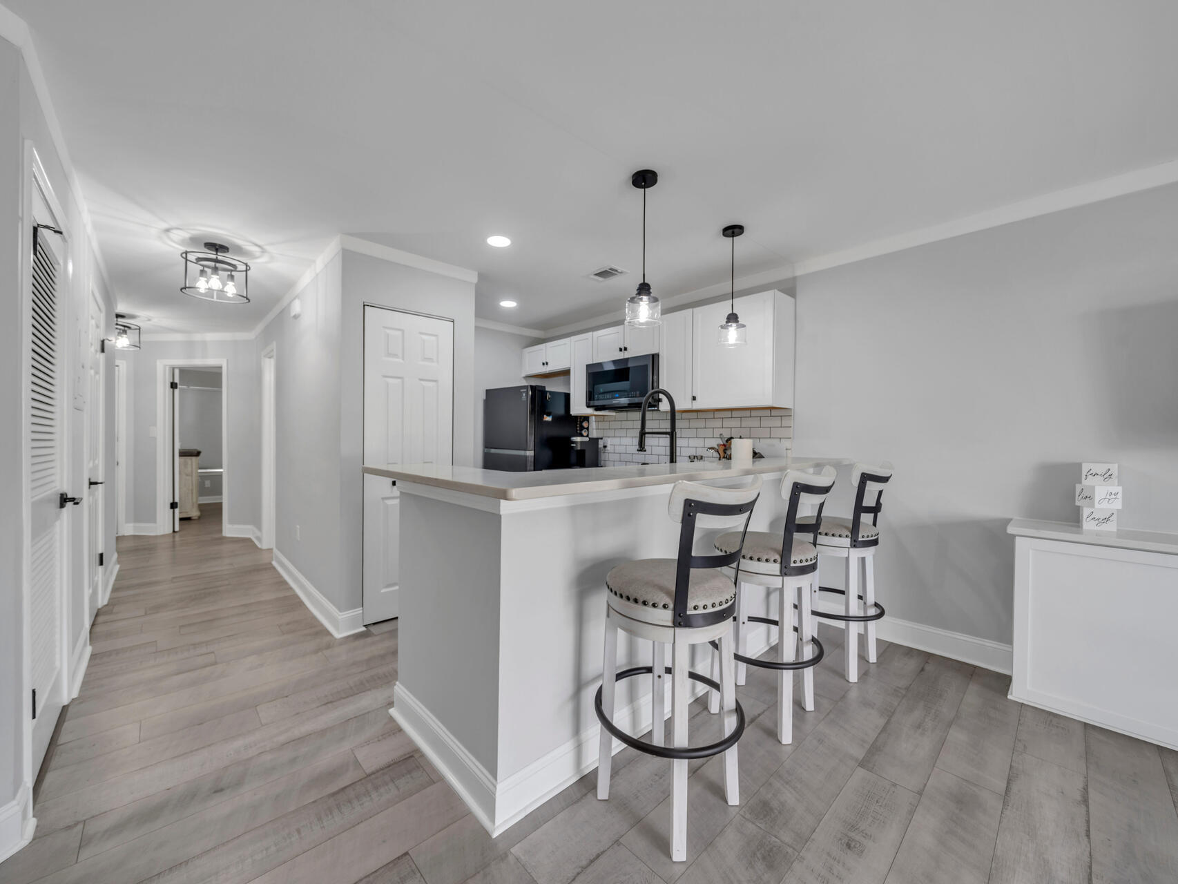 LAKESIDE CONDO AT BLUEWATER BAY - Residential