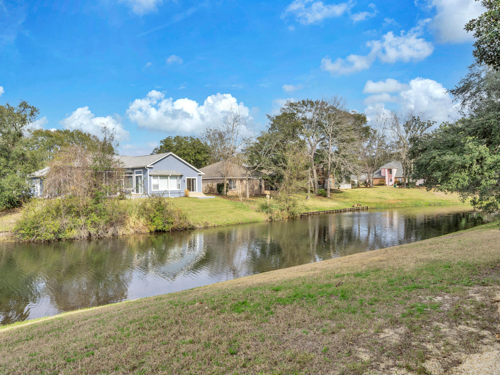 LAKESIDE CONDO AT BLUEWATER BAY - Residential