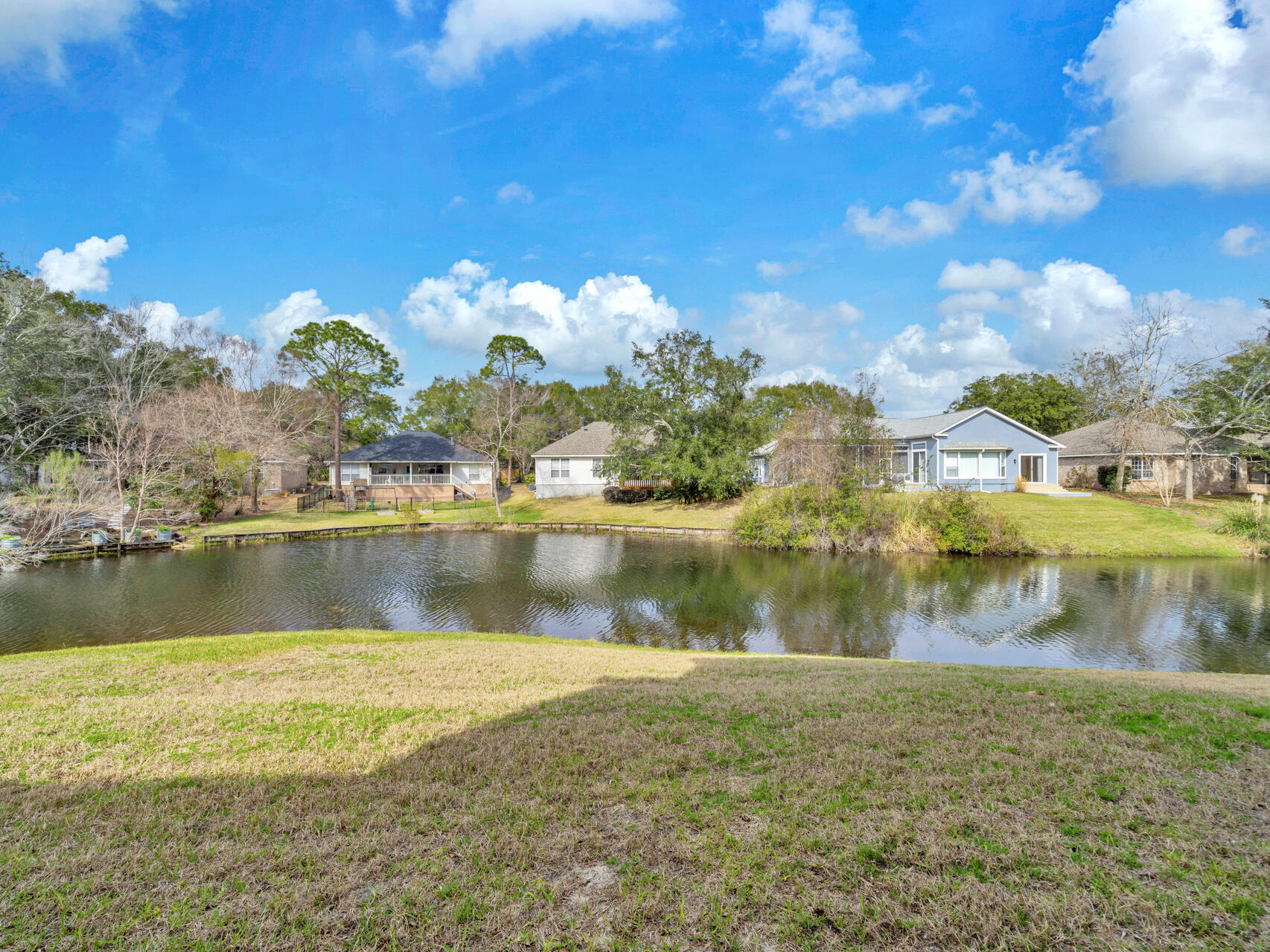 LAKESIDE CONDO AT BLUEWATER BAY - Residential