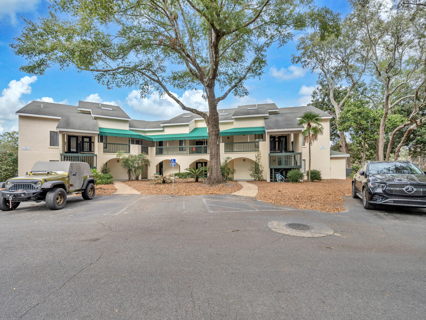 LAKESIDE CONDO AT BLUEWATER BAY - Residential