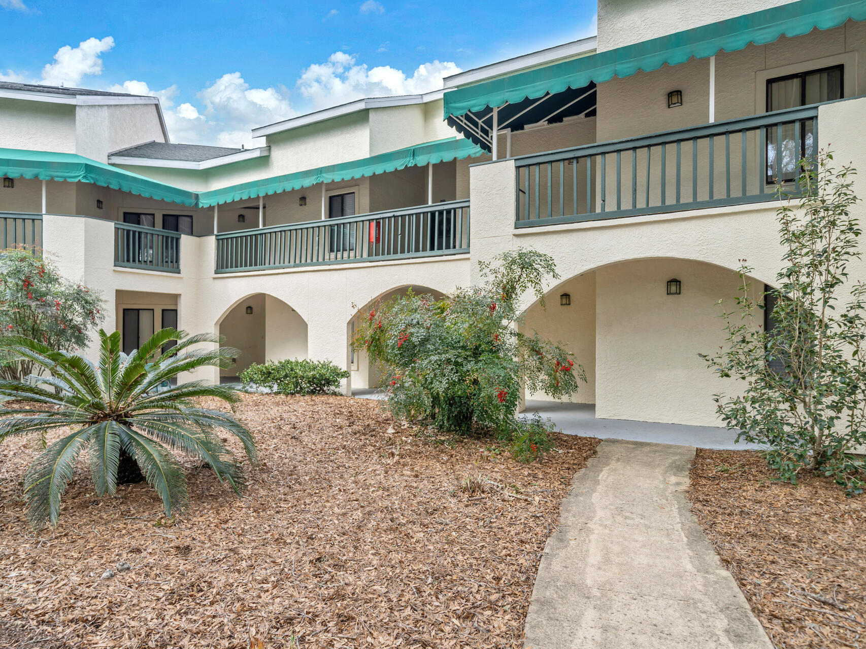 LAKESIDE CONDO AT BLUEWATER BAY - Residential