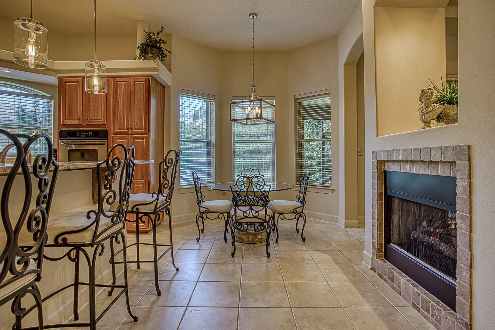 CHARDONNAY ESTATES - Residential