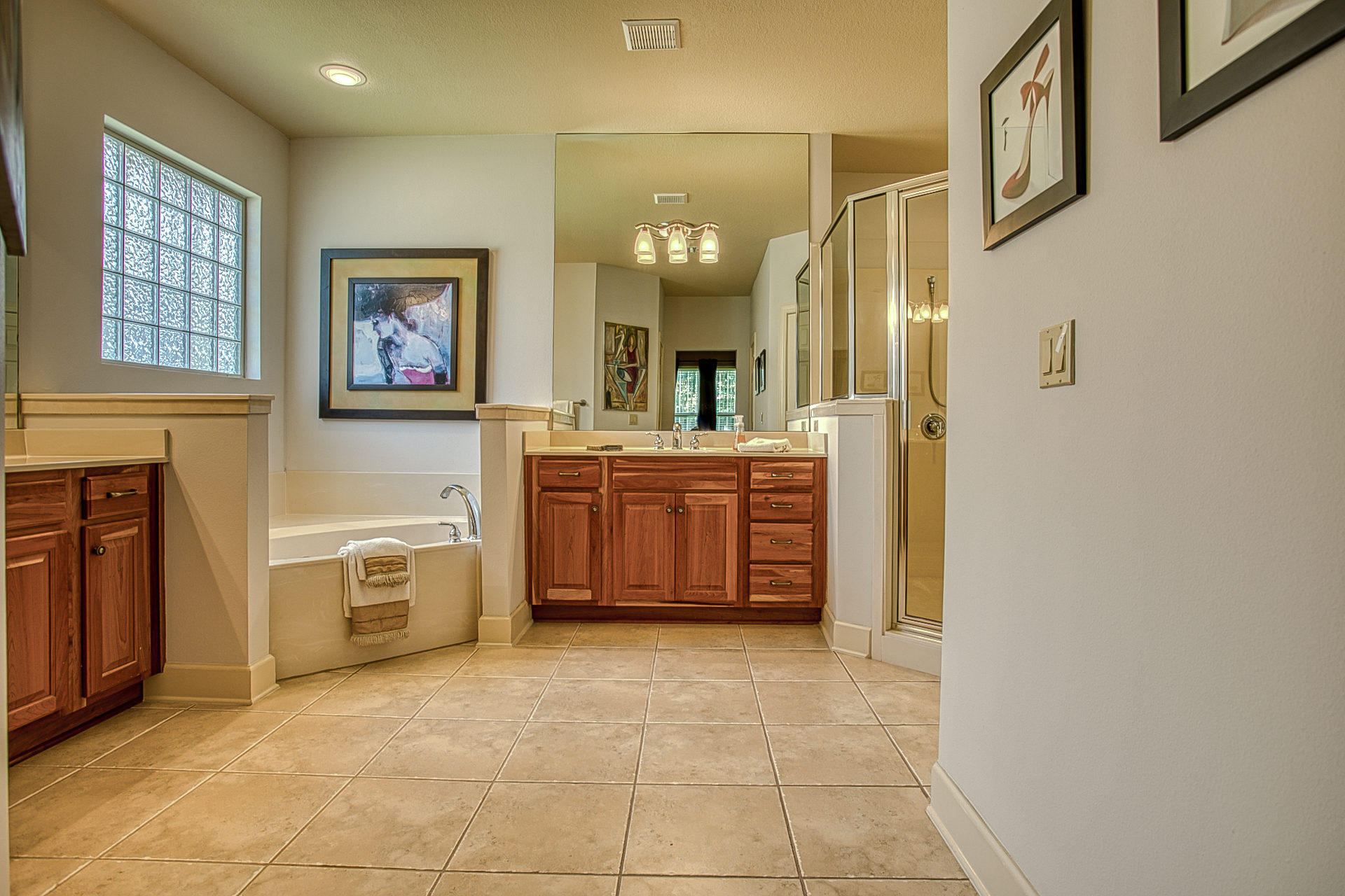 CHARDONNAY ESTATES - Residential