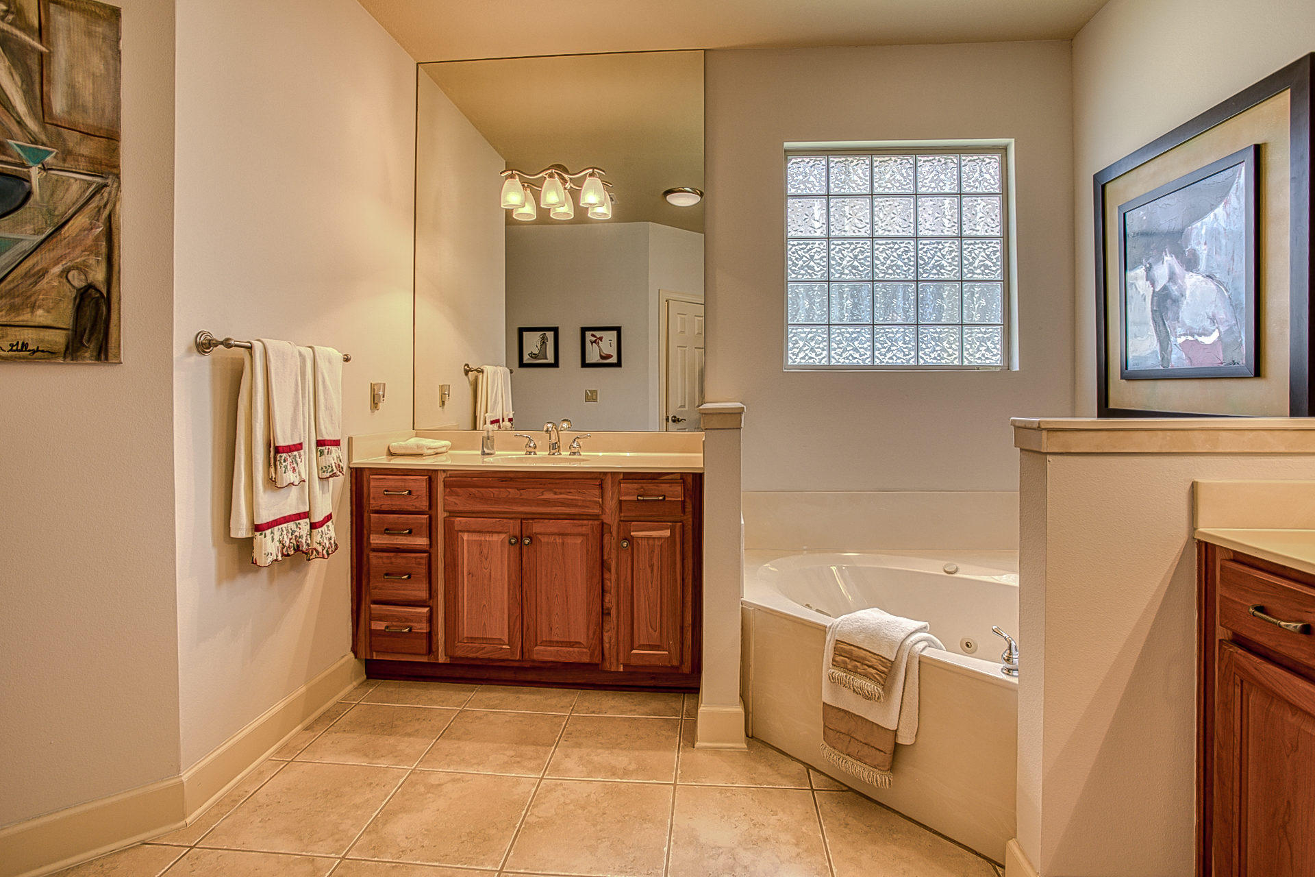 CHARDONNAY ESTATES - Residential