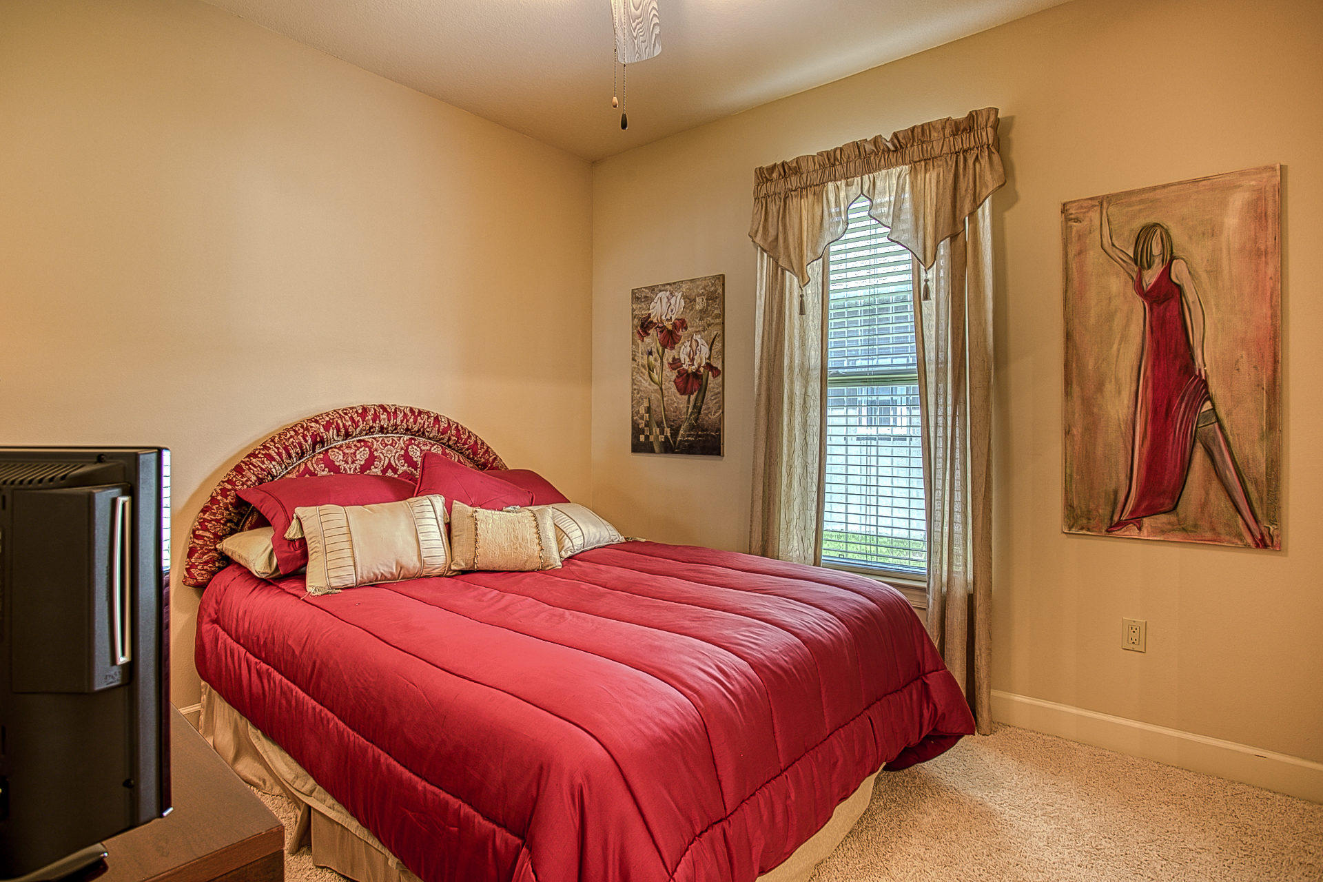 CHARDONNAY ESTATES - Residential