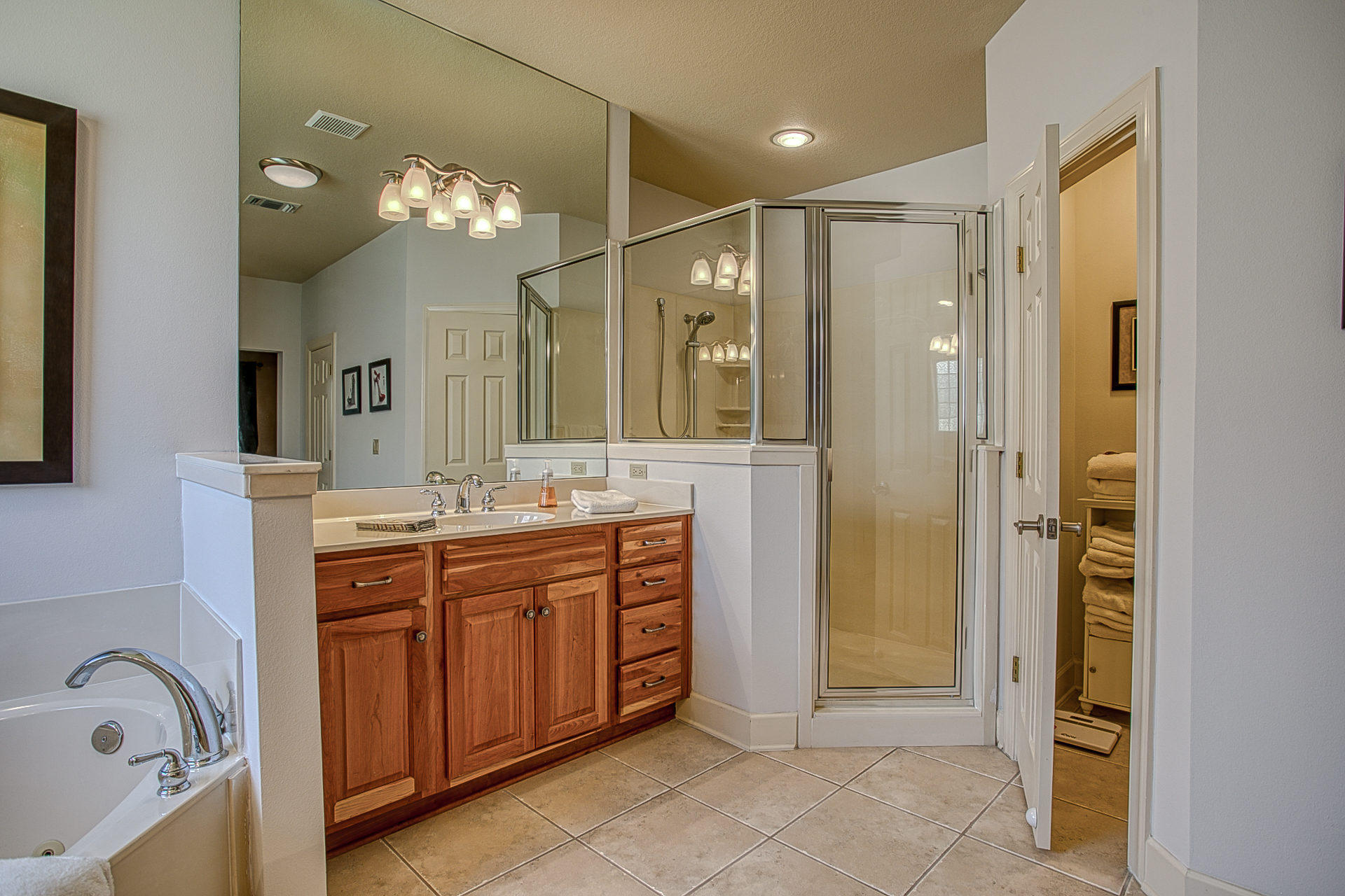 CHARDONNAY ESTATES - Residential