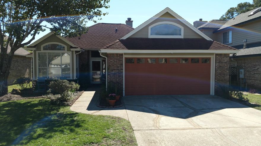 This wonderful lake home has been fresher by the current owner. New Roof in 2017 and New Water Heater 2017. The open floor plan flows from the kitchen to dining and family room. The spacious kitchen offers counter and cabinet space. The breakfast area is bright thanks to the abundance of windows and high ceiling. The living areas and kitchen have a nice view of the lake. A corner window in the family room offers a panoramic style view. The master suite offers privacy from the other bedrooms. The master has a private access to the screened porch overlooking the lake. There is also a deck from the porch and is also accessible from the living areas for entertaining.