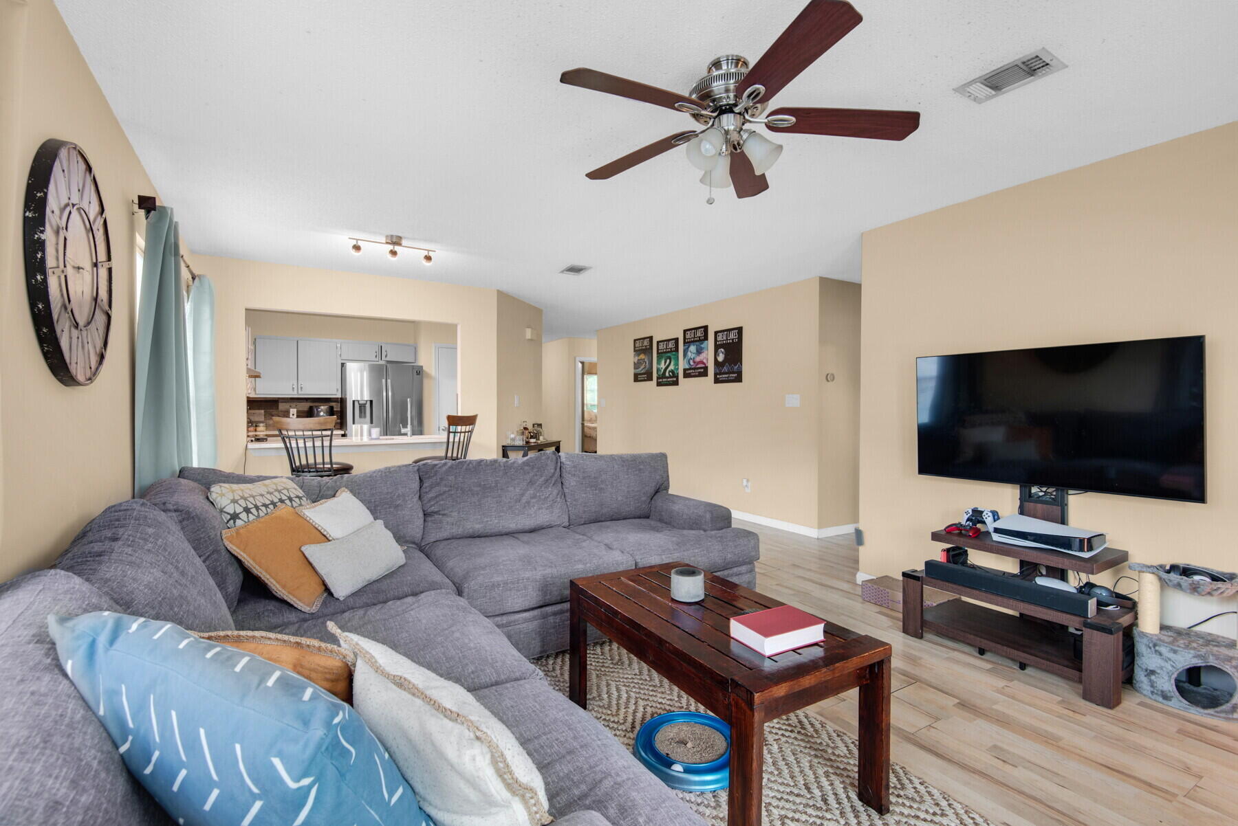 CASA LOMA S/D - Residential Lease