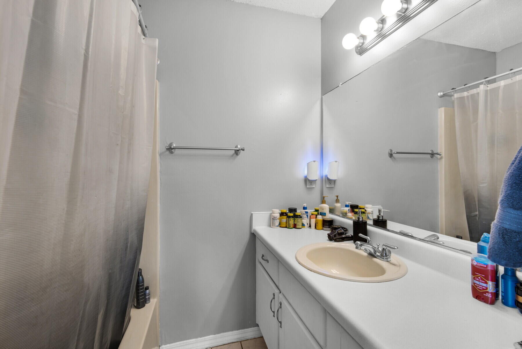 CASA LOMA S/D - Residential Lease