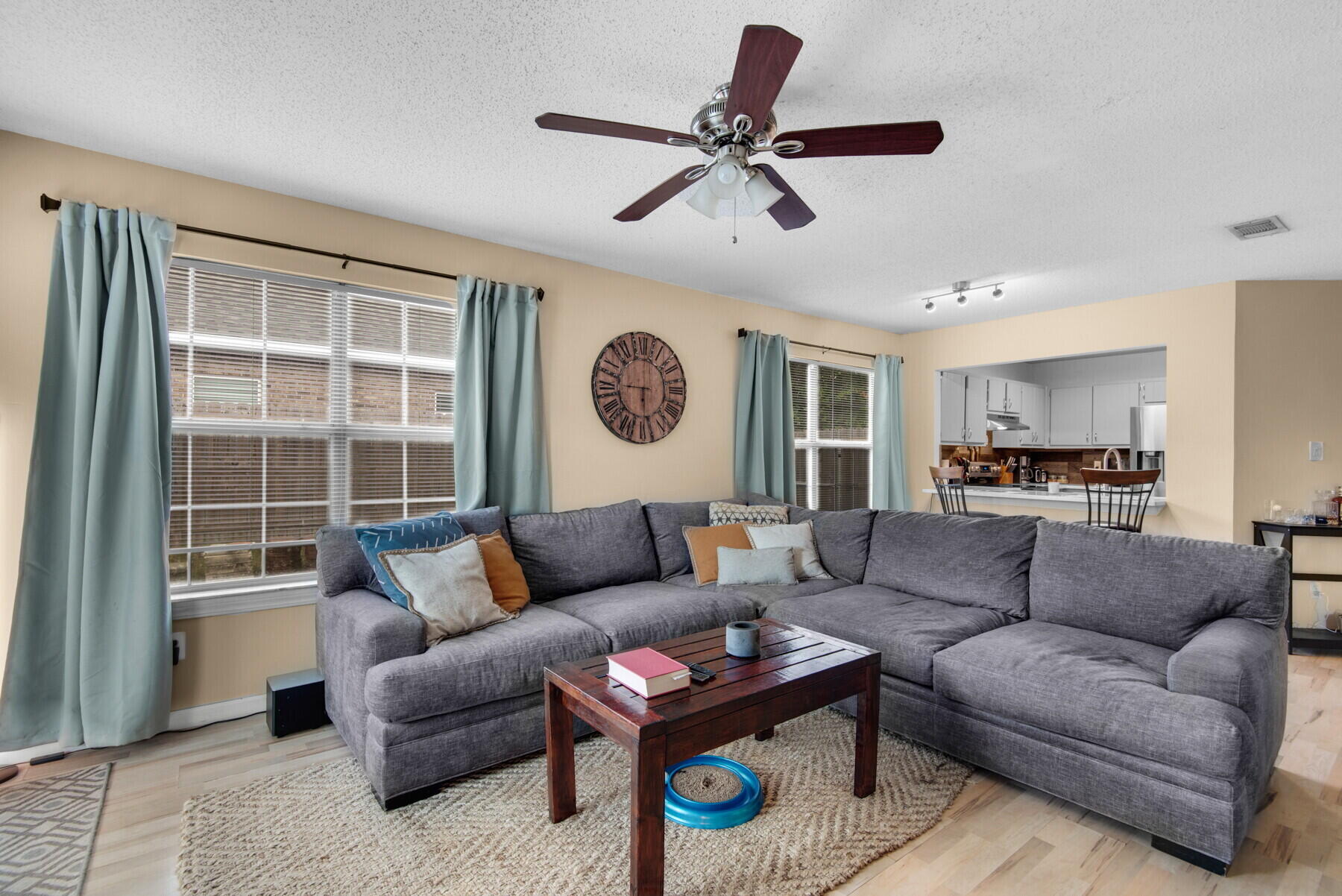 CASA LOMA S/D - Residential Lease