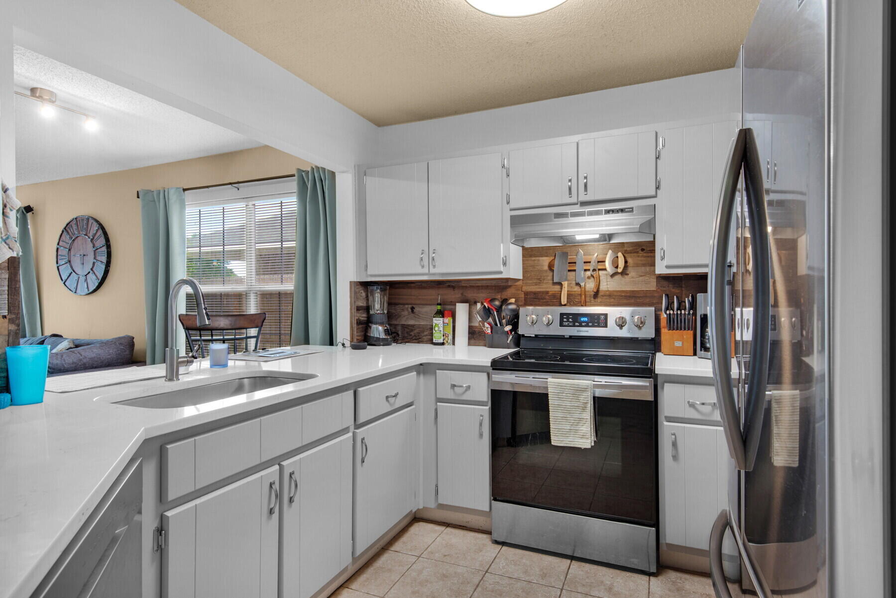 CASA LOMA S/D - Residential Lease