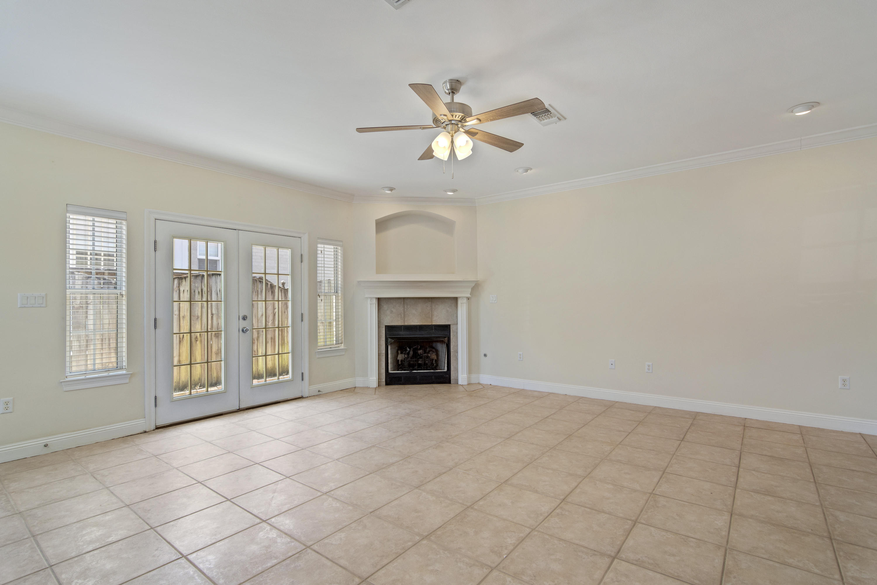 MEDITERRANEAN VILLAGE AT BLUEWATER BAY - Residential Lease