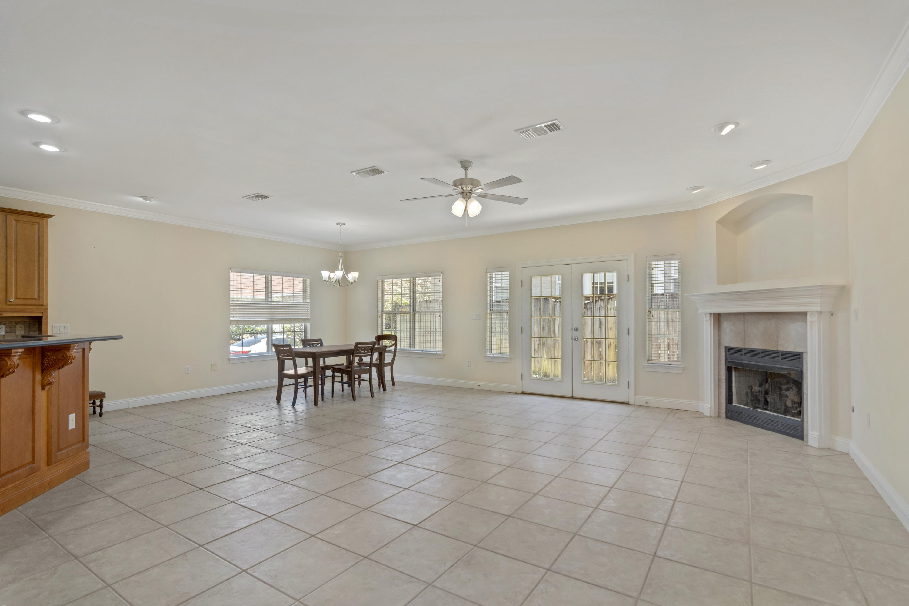 MEDITERRANEAN VILLAGE AT BLUEWATER BAY - Residential Lease