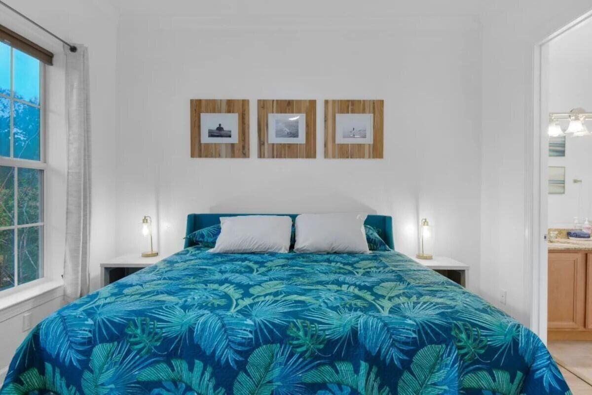CRYSTAL COVE - Residential