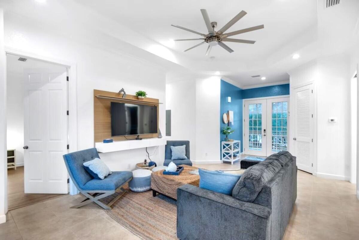 CRYSTAL COVE - Residential