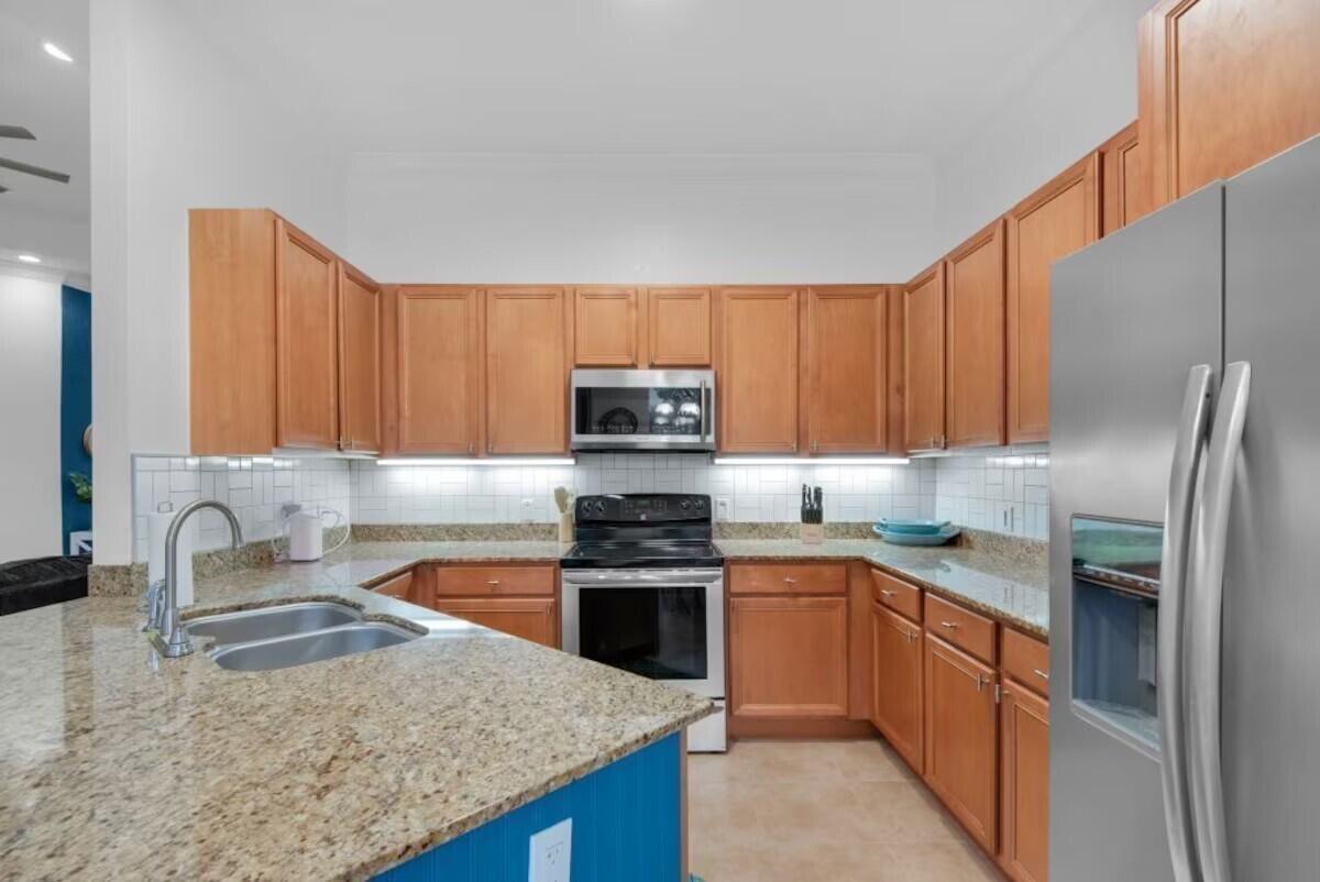 CRYSTAL COVE - Residential