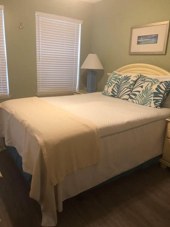 POOLSIDE VILLAS CONDO - Residential