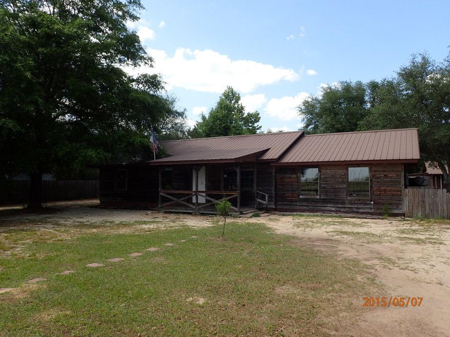 This REO home was built in 1989 and has 4 bedrooms and 2 baths. Home is country styling to say the least with lap siding exterior, paneling throughout interior, stained wood trim and doors. Home has a metal roof, detached workshop and partially fenced yard. Also unique to the property is a concreted storm shelter. Home needs some repairs and will not qualify for all financing. Employees and family members residing with employees of JPMorgan Chase Bank, N.A, its affiliates or subsidiaries are strictly prohibited from directly or indirectly purchasing any property owned by JPMorgan Chase Bank, N.A.