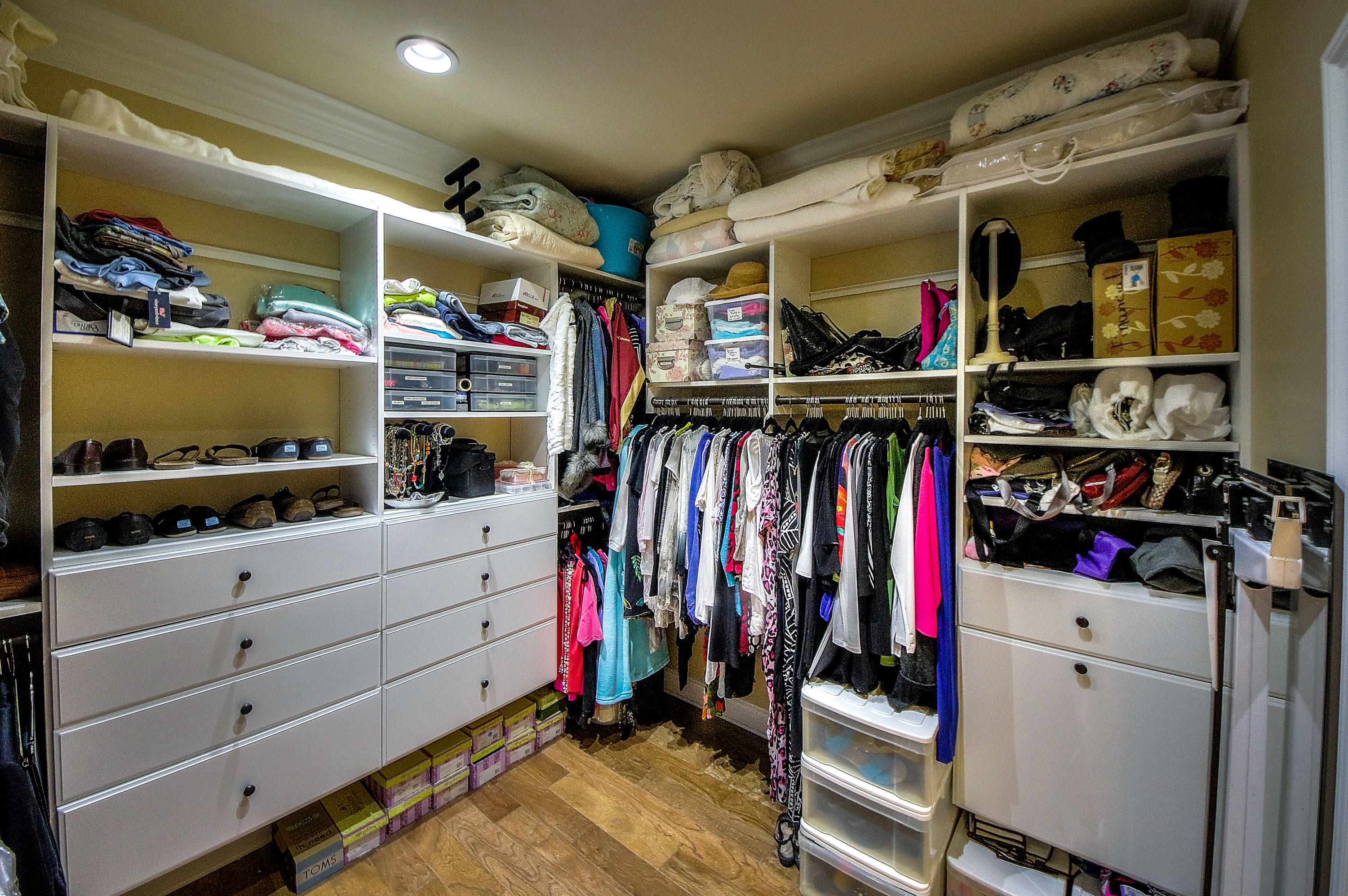 AVALON BEACH ESTATES - Residential