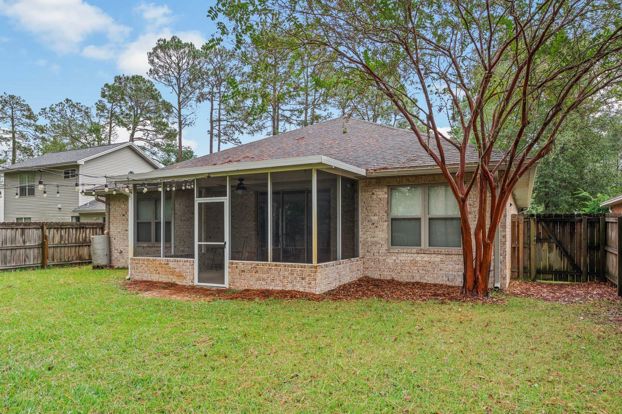 VALPARAISO PINECREST 6 - Residential Lease